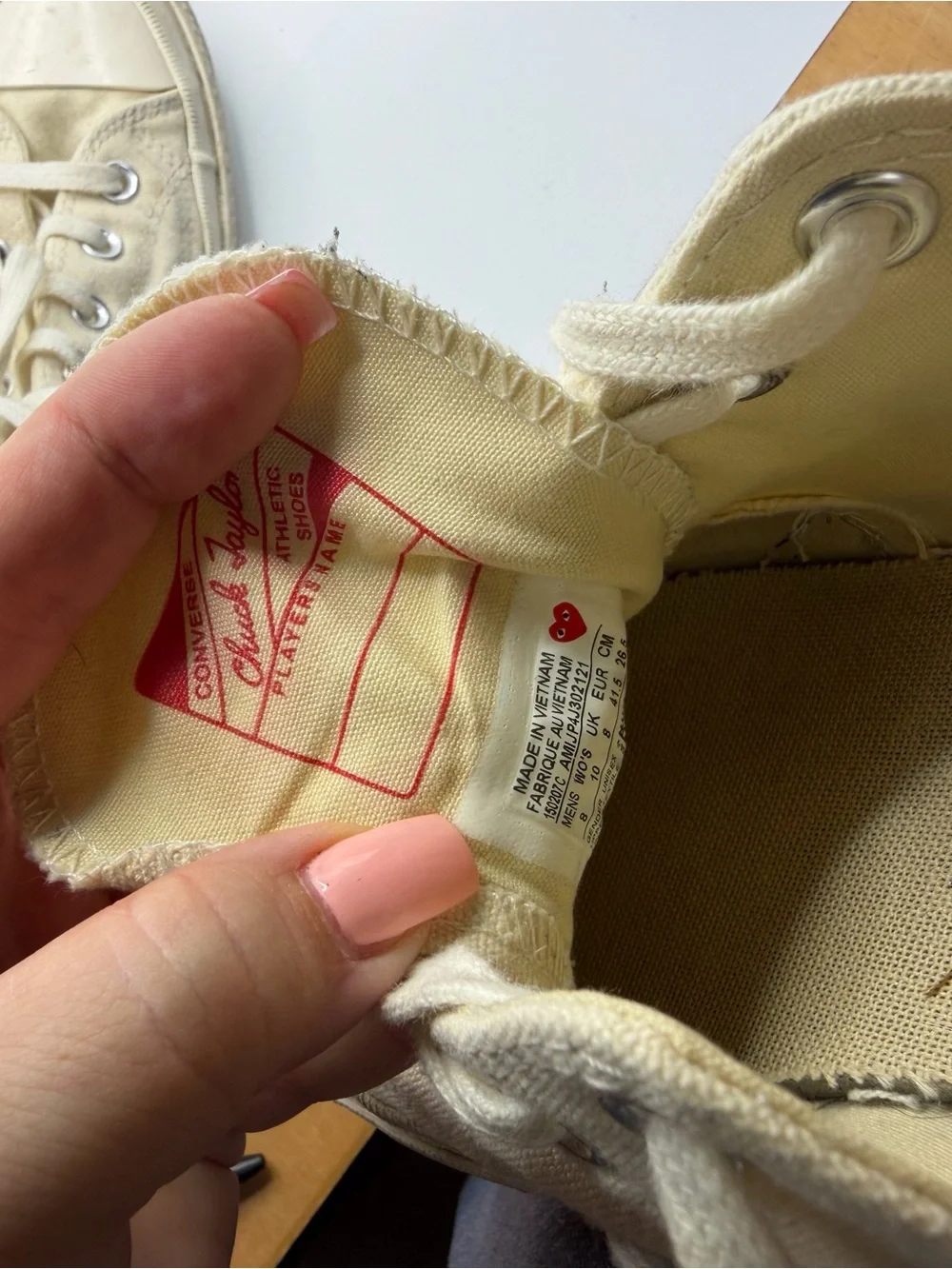 Comme des Garçons PLAY x Converse Off-White Low Top Sneakers Mens 8 Womens 10
